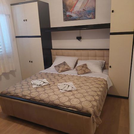 Holiday Room - The View โนวีวีโนดอลสกี ภายนอก รูปภาพ