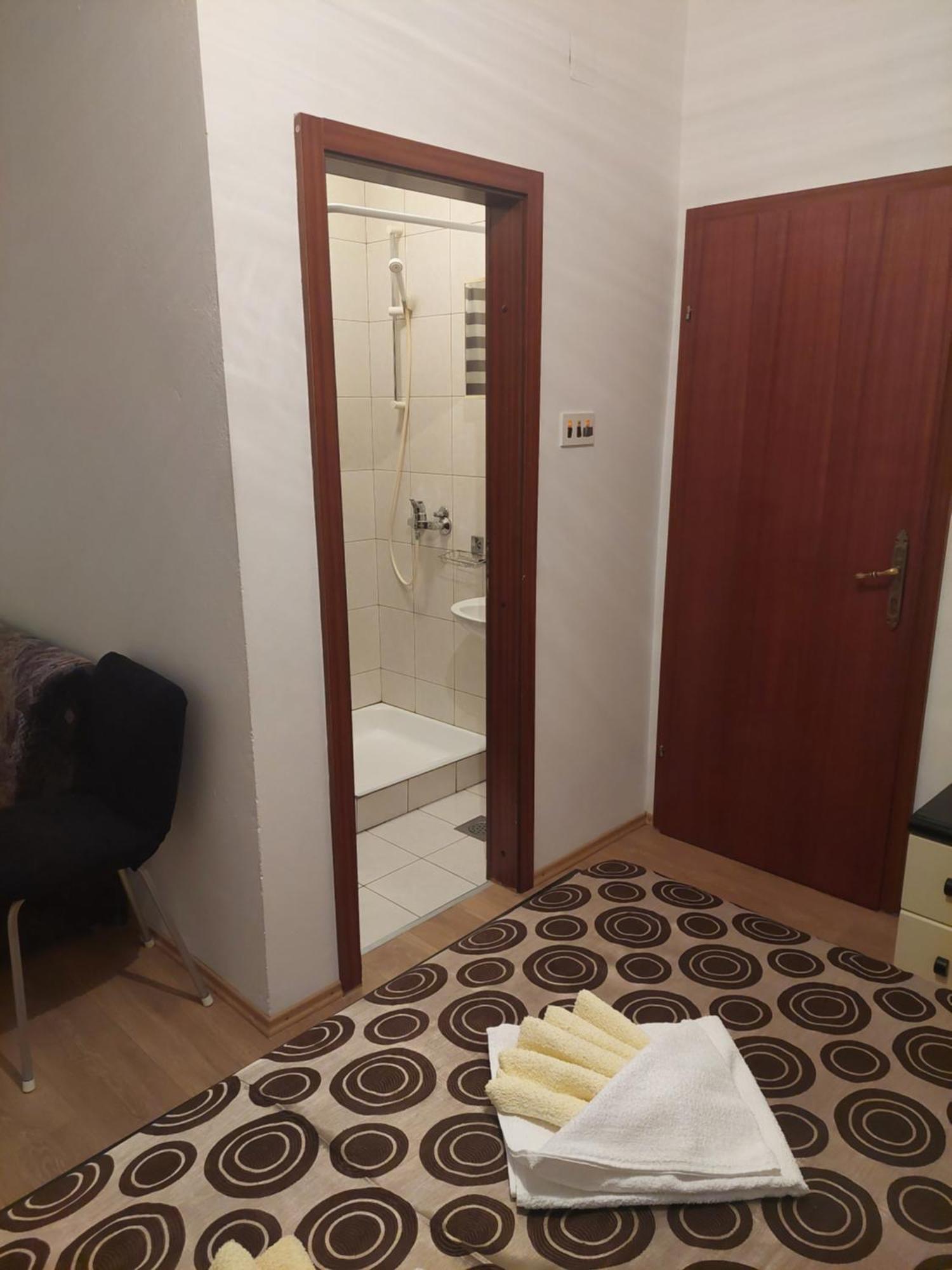 Holiday Room - The View โนวีวีโนดอลสกี ภายนอก รูปภาพ