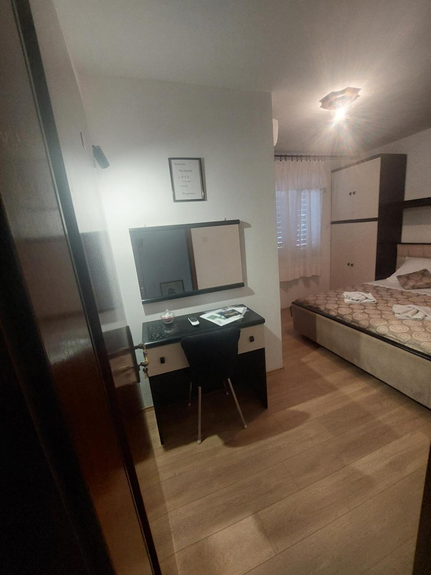 Holiday Room - The View โนวีวีโนดอลสกี ภายนอก รูปภาพ