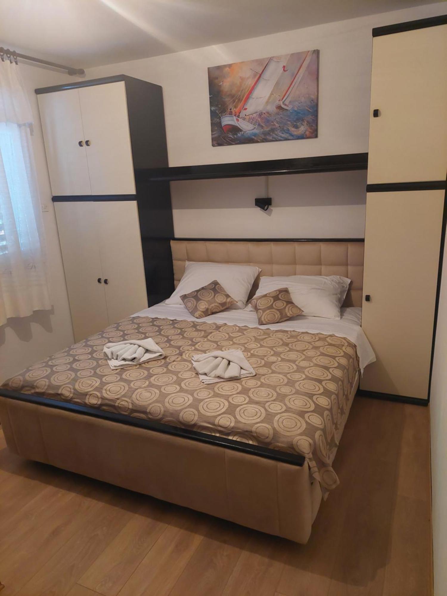 Holiday Room - The View โนวีวีโนดอลสกี ภายนอก รูปภาพ