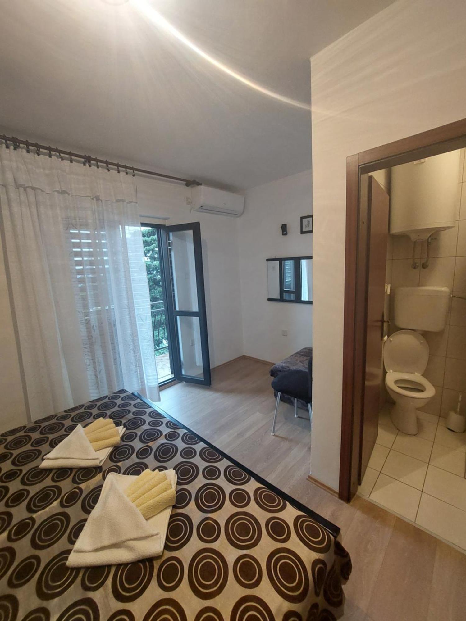 Holiday Room - The View โนวีวีโนดอลสกี ภายนอก รูปภาพ